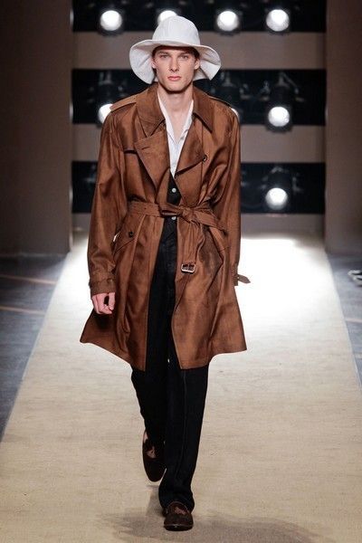 Clothing, Brown, Hat, Fashion show, Coat, Outerwear, Jacket, Style, Runway, Sun hat, 