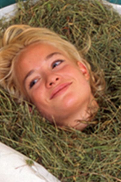 Hairstyle, Chin, People in nature, Hay, Straw, Blond, Brown hair, Photography, Grass family, Surfer hair, 