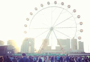 Nature, Ferris wheel, Daytime, People, Urban area, Crowd, Social group, Metropolis, City, Infrastructure, 