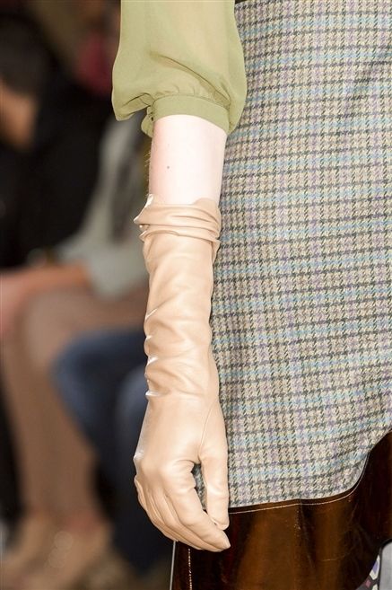 Human, Human leg, Textile, Joint, Wrist, Nail, Waist, Safety glove, Leather, Formal gloves, 