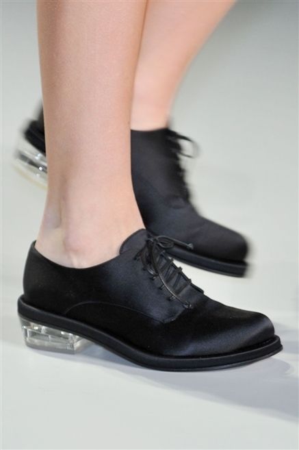 Footwear, Human leg, Joint, Fashion, Black, Grey, Leather, Foot, Calf, Close-up, 