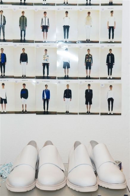 Standing, White, Line, Pattern, Fashion, Parallel, Fashion design, Collection, Mannequin, Silver, 