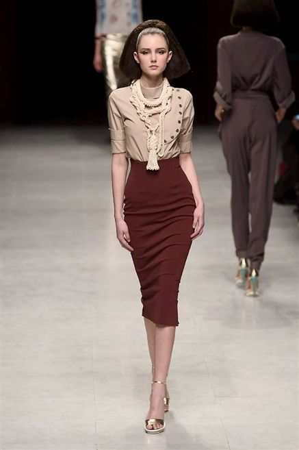 Clothing, Leg, Brown, Sleeve, Fashion show, Shoulder, Human leg, Joint, Fashion model, Waist, 