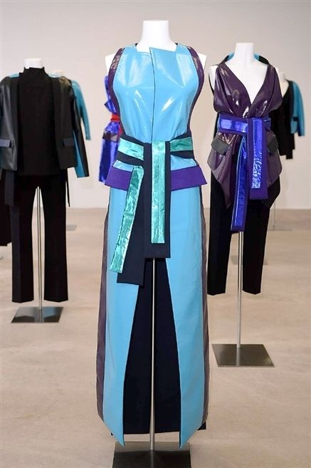 Clothing, Blue, Sleeve, Textile, Formal wear, Collar, Electric blue, Costume design, One-piece garment, Dress, 