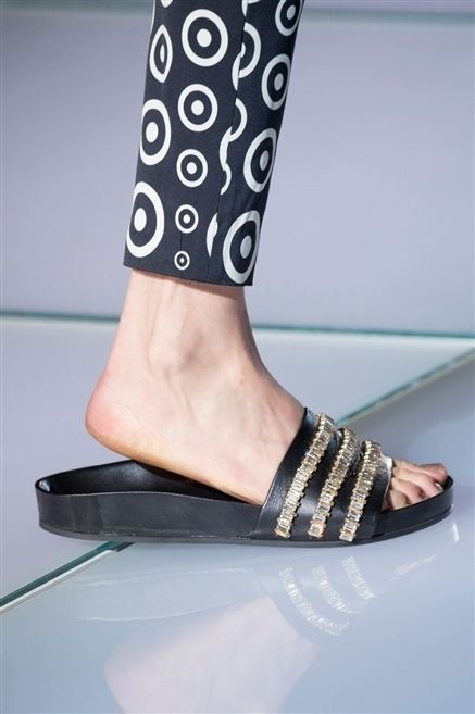 Human leg, Joint, Fashion, Pattern, Wrist, Foot, Toe, Nail, Ankle, Calf, 