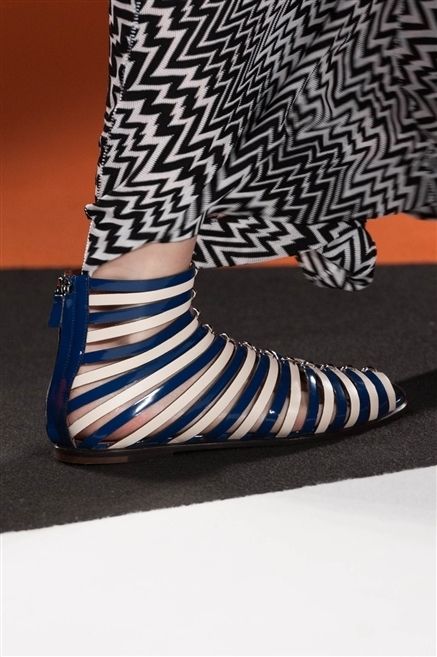 Blue, Human leg, Style, Pattern, Fashion, Electric blue, Street fashion, Foot, Ankle, Fashion design, 