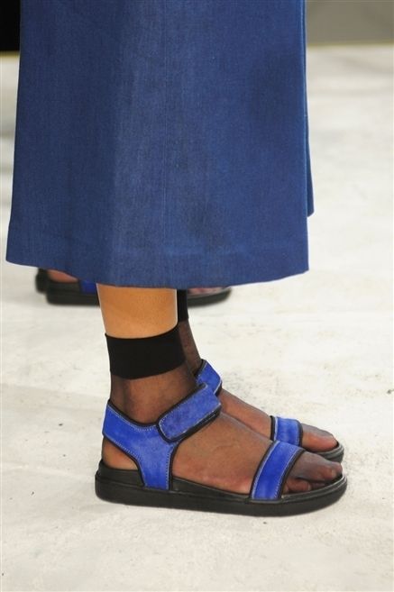 Footwear, Blue, Leg, Human leg, Textile, Joint, Electric blue, Cobalt blue, Fashion, Azure, 