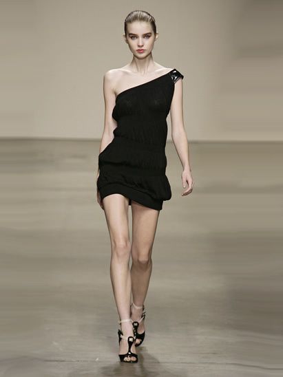 Human leg, Dress, Shoulder, Fashion show, Joint, One-piece garment, Waist, Style, Fashion model, Cocktail dress, 