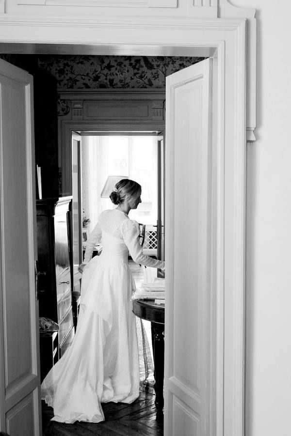 Dress, Shoulder, Photograph, White, Bridal clothing, Style, Bride, Wedding dress, Gown, Door, 