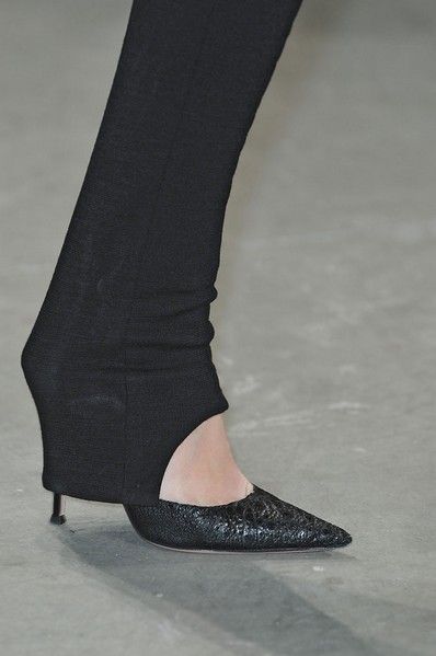 Human leg, Joint, Style, Fashion, Black, Foot, Grey, Ankle, Court shoe, Basic pump, 