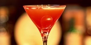Liquid, Martini glass, Drink, Ingredient, Alcoholic beverage, Classic cocktail, Cocktail, Tableware, Glass, Drinkware, 
