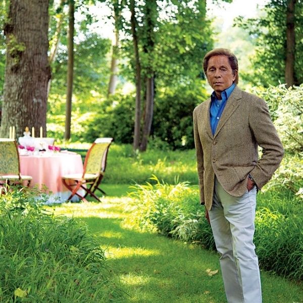 Plant, Collar, Suit trousers, People in nature, Dress shirt, Blazer, Chair, Outdoor furniture, Garden, Lawn, 