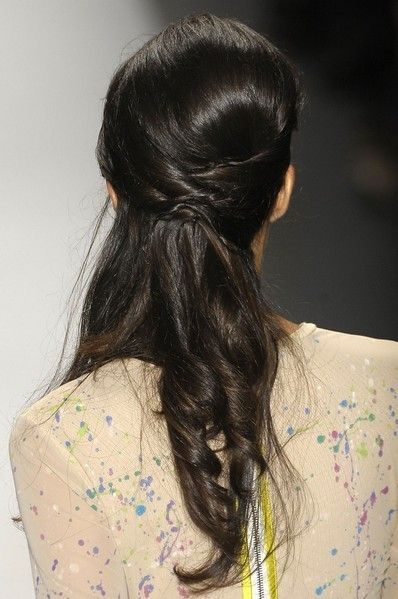 Brown, Hairstyle, Yellow, Shoulder, Textile, Joint, Style, Black hair, Back, Beauty, 
