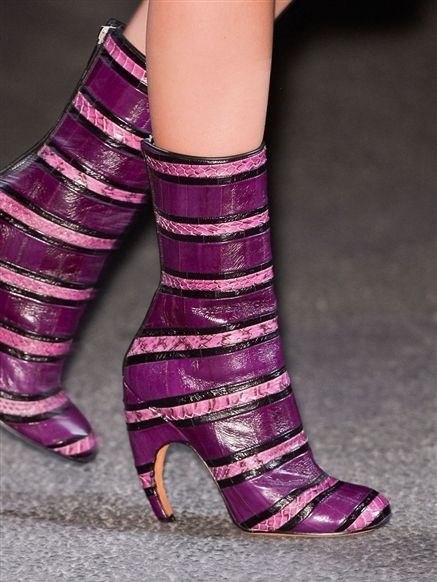 Human leg, Joint, Magenta, Pink, Purple, Fashion, Violet, Foot, Ankle, Fashion design, 