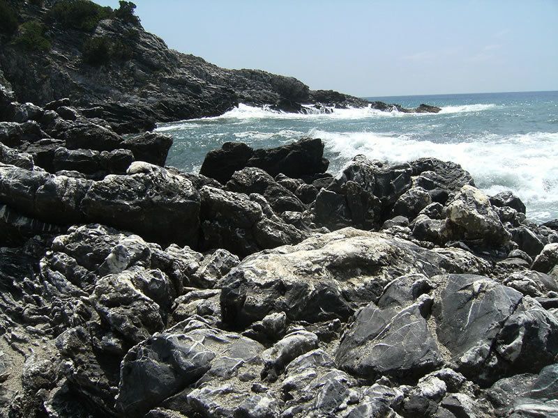 Coastal and oceanic landforms, Rock, Coast, Ocean, Fluid, Bedrock, Shore, Azure, Sea, Formation, 