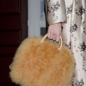 Textile, Pattern, Peach, Fur, Beige, Fawn, Natural material, Door, Animal product, Pattern, 