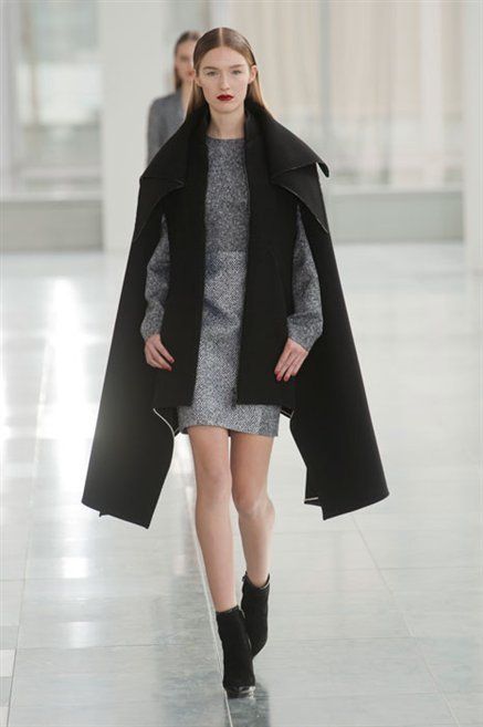 Clothing, Sleeve, Fashion show, Textile, Winter, Outerwear, Runway, Style, Coat, Street fashion, 