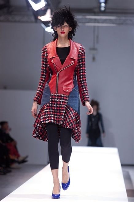 Clothing, Sleeve, Fashion show, Shoulder, Joint, Outerwear, Runway, Style, Pattern, Fashion model, 