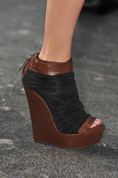 Brown, Human leg, Joint, Tan, Fashion, High heels, Foot, Calf, Leather, Ankle, 