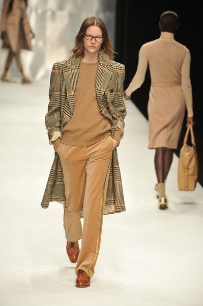 Clothing, Footwear, Leg, Brown, Shoulder, Textile, Fashion show, Joint, Outerwear, Runway, 