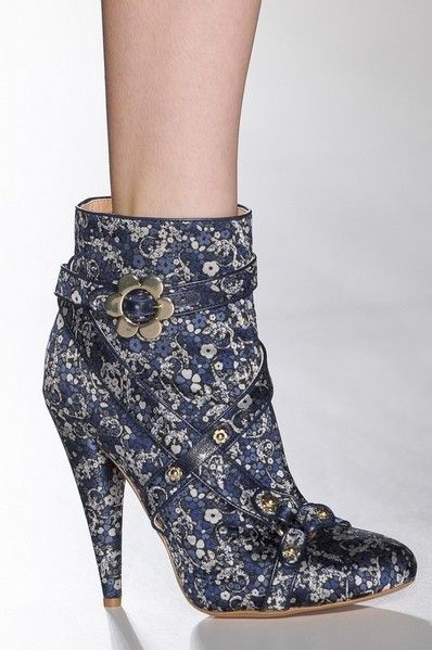 Blue, Joint, Style, Pattern, Fashion, Beige, Fashion design, High heels, Silver, Boot, 
