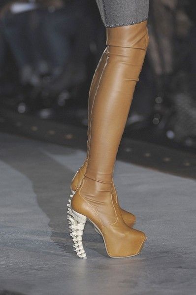 Brown, Human leg, Joint, Tan, Fashion, Liver, Beige, Leather, Foot, Fawn, 