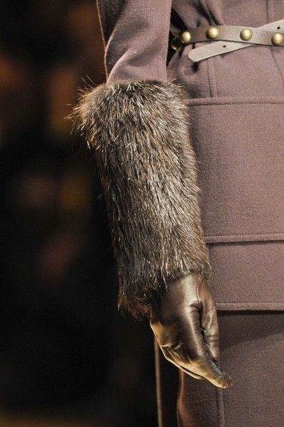Textile, Fur, Claw, Tail, Natural material, Leather, Bronze, 