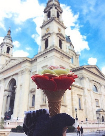 Dessert, Cumulus, Place of worship, Finial, Dairy, Coquelicot, Snack, Classical architecture, Ice cream, Tower, 