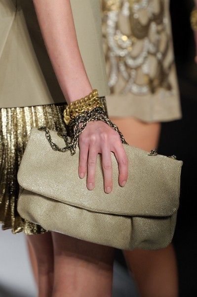 Finger, Hand, Joint, Pattern, Style, Wrist, Bag, Fashion accessory, Khaki, Fashion, 