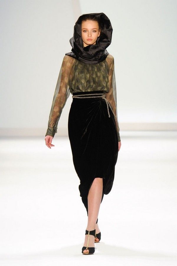 Clothing, Brown, Sleeve, Shoulder, Fashion show, Joint, Human leg, Runway, Waist, Style, 