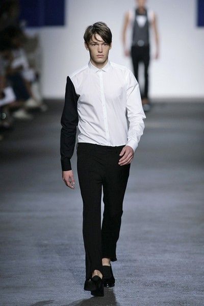 Sleeve, Shoulder, Collar, Shirt, Joint, Standing, Outerwear, White, Style, Fashion show, 