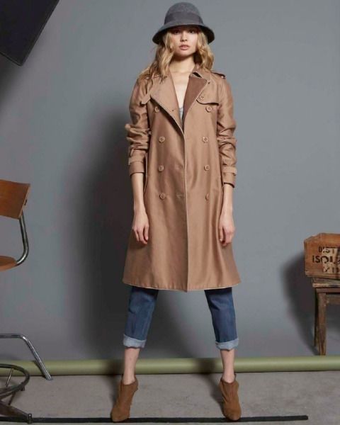 Clothing, Leg, Brown, Human body, Sleeve, Shoulder, Coat, Hat, Textile, Joint, 