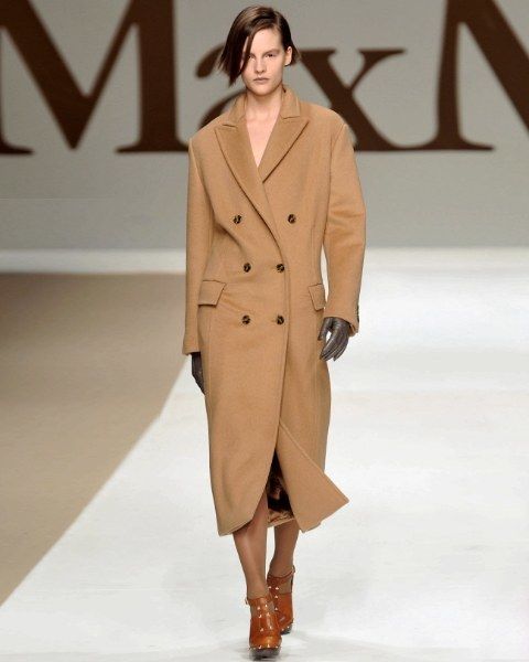 Clothing, Brown, Sleeve, Shoulder, Fashion show, Joint, Outerwear, Runway, Fashion model, Style, 