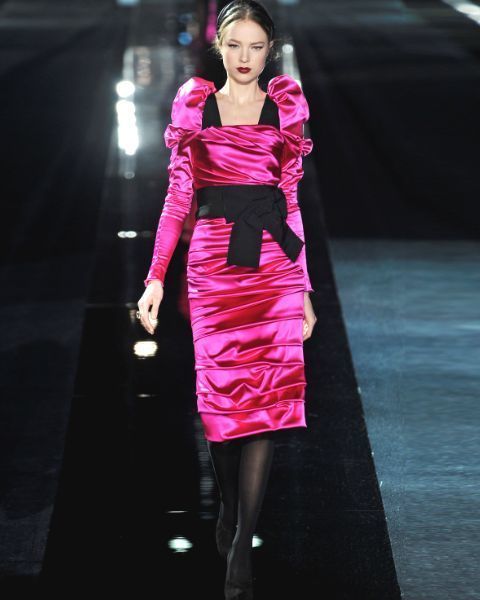 Fashion show, Dress, Runway, Fashion model, Pink, Style, Magenta, Fashion, Model, One-piece garment, 