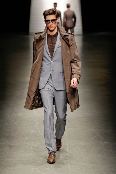 Clothing, Brown, Fashion show, Outerwear, Coat, Style, Fashion model, Collar, Runway, Jacket, 