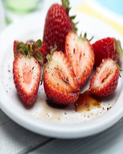 Food, Natural foods, Fruit, Serveware, Dishware, Sweetness, Red, Strawberry, White, Produce, 