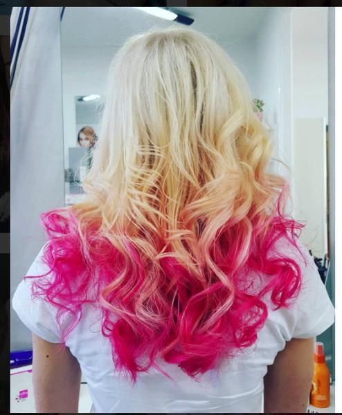 Hairstyle, Shoulder, Red, Pink, Magenta, Style, Long hair, Fashion, Beauty, Blond, 