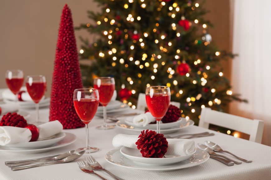 Glass, Serveware, Stemware, Event, Dishware, Red, Tableware, Interior design, Drinkware, Christmas decoration, 