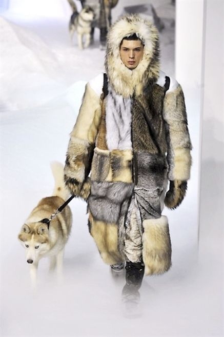 Winter, Textile, Fur clothing, Fashion, Costume design, Animal product, Natural material, Fur, Street fashion, Snow, 