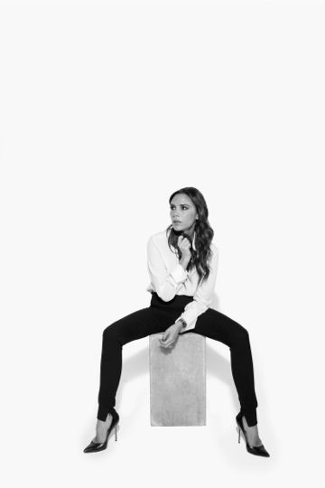 Leg, Sleeve, Trousers, Standing, Collar, Sitting, Style, Knee, High heels, Black-and-white, 