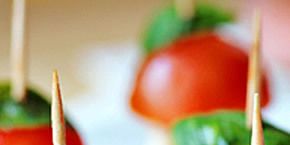 Food, Ingredient, Produce, Vegetable, Natural foods, Fruit, Whole food, Dish, Plum tomato, Garnish, 
