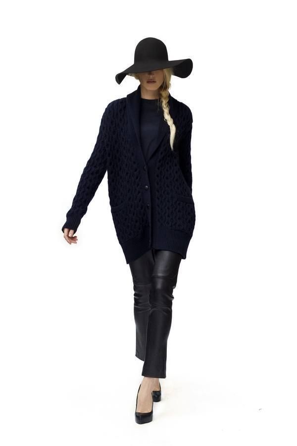 Hat, Sleeve, Shoulder, Textile, Joint, Standing, Outerwear, Collar, Coat, Style, 
