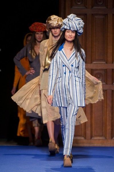 Fashion show, Human body, Runway, Fashion model, Style, Fashion accessory, Costume design, Headgear, Hat, Costume accessory, 