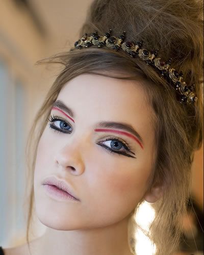 Lip, Hairstyle, Forehead, Eyelash, Eyebrow, Hair accessory, Headpiece, Style, Eye shadow, Headgear, 