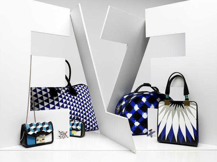 Bag, Style, Fashion accessory, Luggage and bags, Shoulder bag, Electric blue, Tote bag, Shopping bag, Cobalt blue, Handbag, 