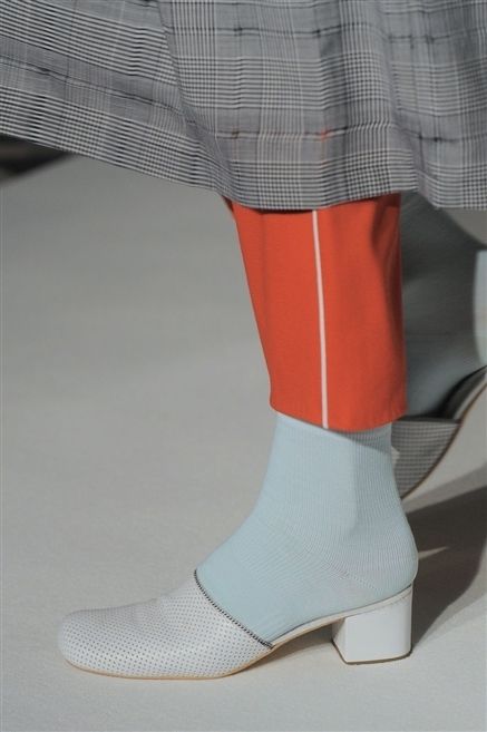Human leg, Textile, Tartan, Pattern, Plaid, Fashion, Carmine, Grey, Sock, Design, 