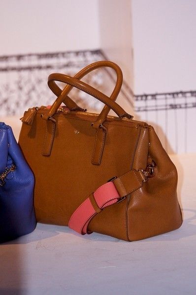 Brown, Product, Bag, Fashion accessory, Style, Luggage and bags, Leather, Tan, Shoulder bag, Beauty, 