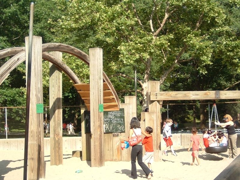 Public space, Leisure, Shade, Human settlement, Park, Nonbuilding structure, Outdoor play equipment, Playground, Chute, 