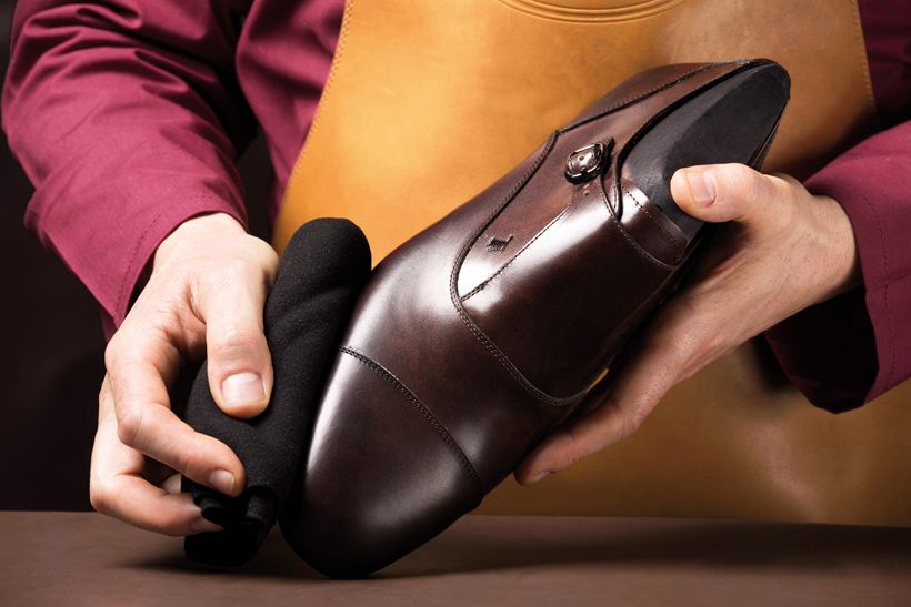 Finger, Brown, Joint, Leather, Tan, Nail, Oxford shoe, Material property, Dress shoe, Thumb, 