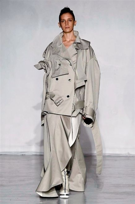 Sleeve, Collar, Fashion, Overcoat, Costume design, Fashion model, Suit trousers, Fashion design, Frock coat, Trench coat, 